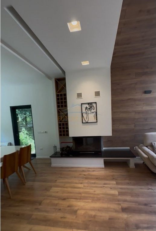 Affitto, Villa su 3 piani, Teg