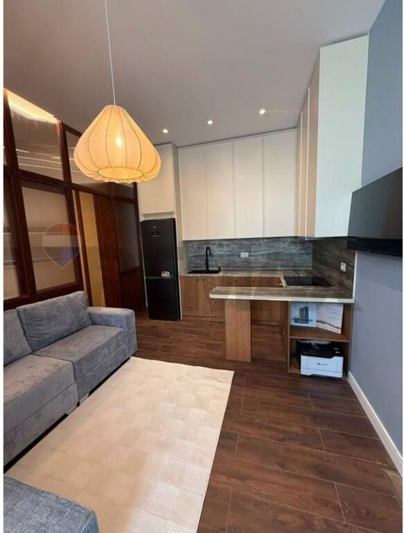 Apartament - Për Qira - 9 Katëshet, Tiranë