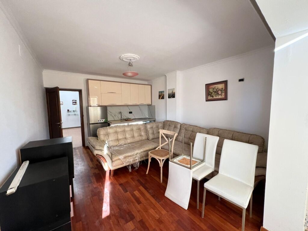🏡 Jepet me qera apartament 1+1 në Vasil Shanto