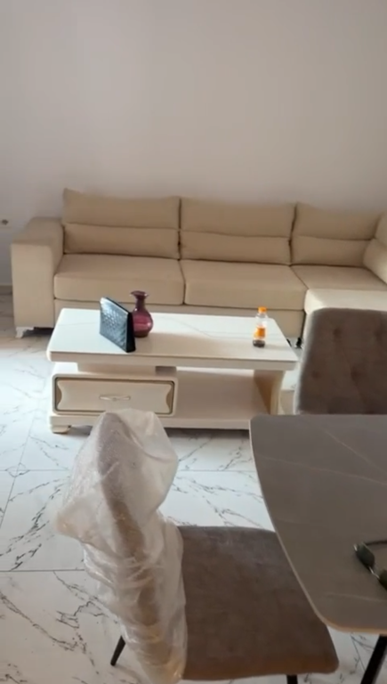 Apartament 1+1 per qera Rruga e Kavajes !
