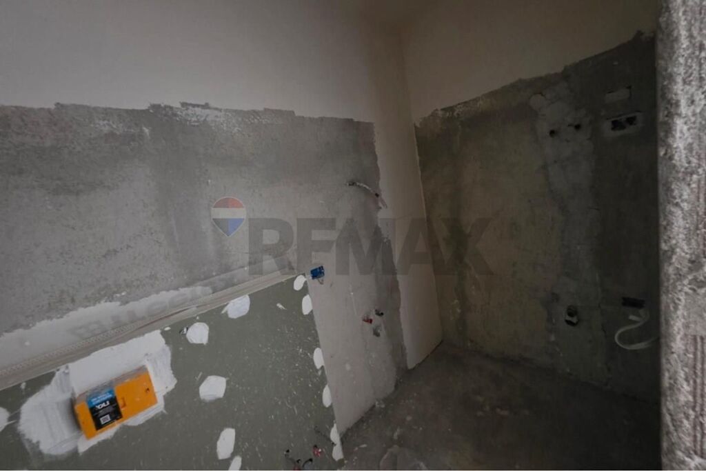 Shitet Apartament 2+1+2 tek Rruga e Elbasanit