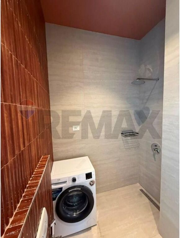 Apartament - Për Qira - 9 Katëshet, Tiranë