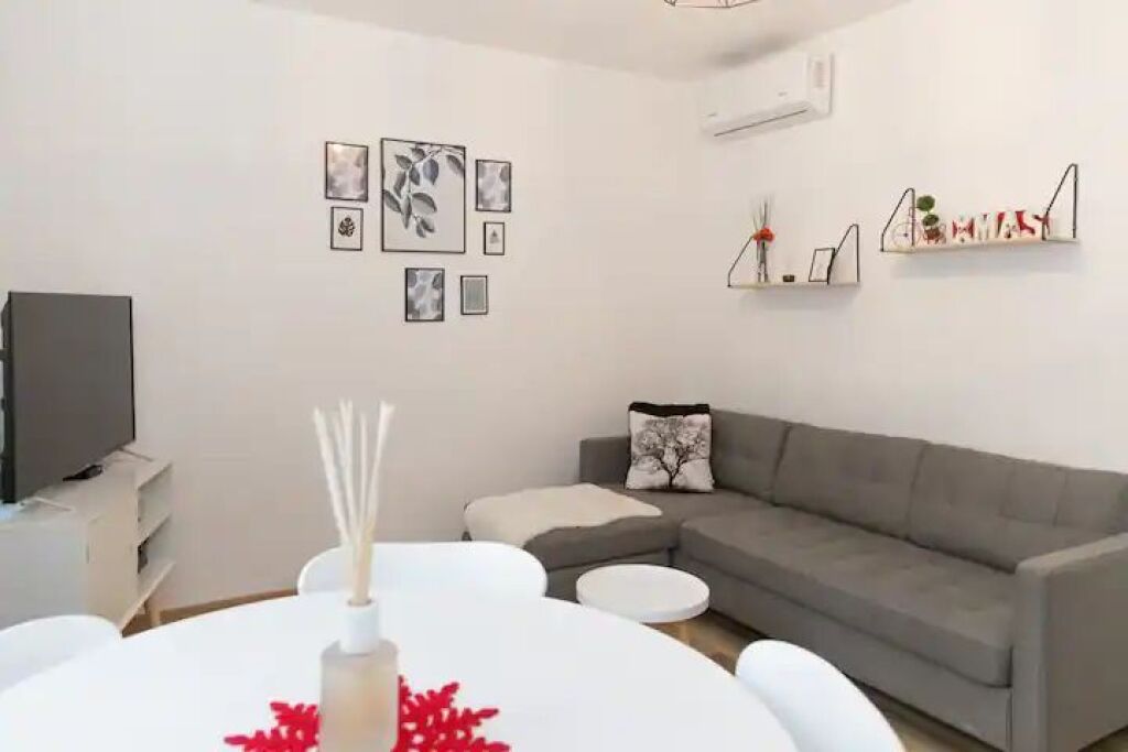 Apartment 2+1+1 with Balcony for Rent