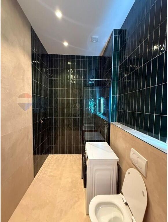 Apartament - Për Qira - 9 Katëshet, Tiranë