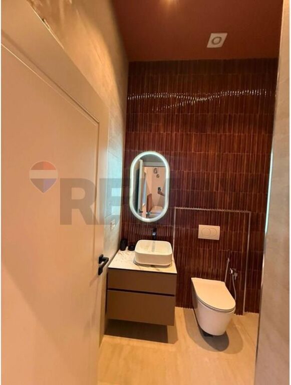 Apartament - Për Qira - 9 Katëshet, Tiranë