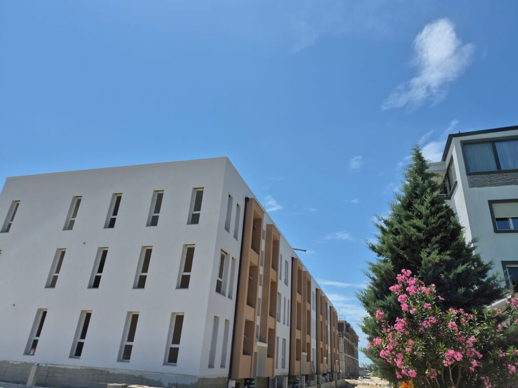 🏡 Shitet Apartament 1+1 pranë detit – Gjiri i Lalzit