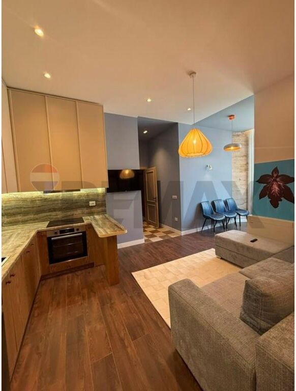Apartament - Për Qira - 9 Katëshet, Tiranë