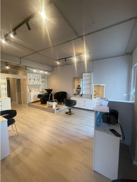 Beauty Salon Business for Sale in Mangalem Complex, Ali Demi, Tirana
