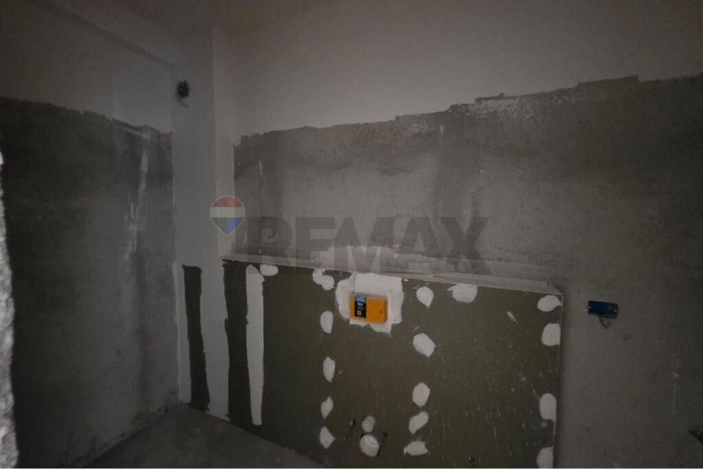 Shitet Apartament 2+1+2 tek Rruga e Elbasanit