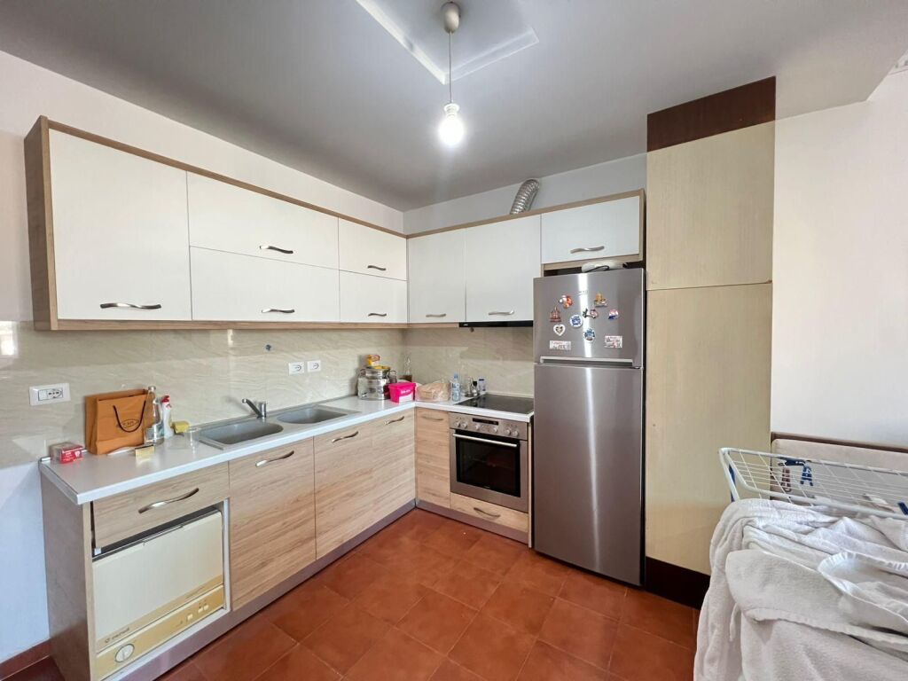🏡 Jepet me qera apartament 1+1 në Vasil Shanto