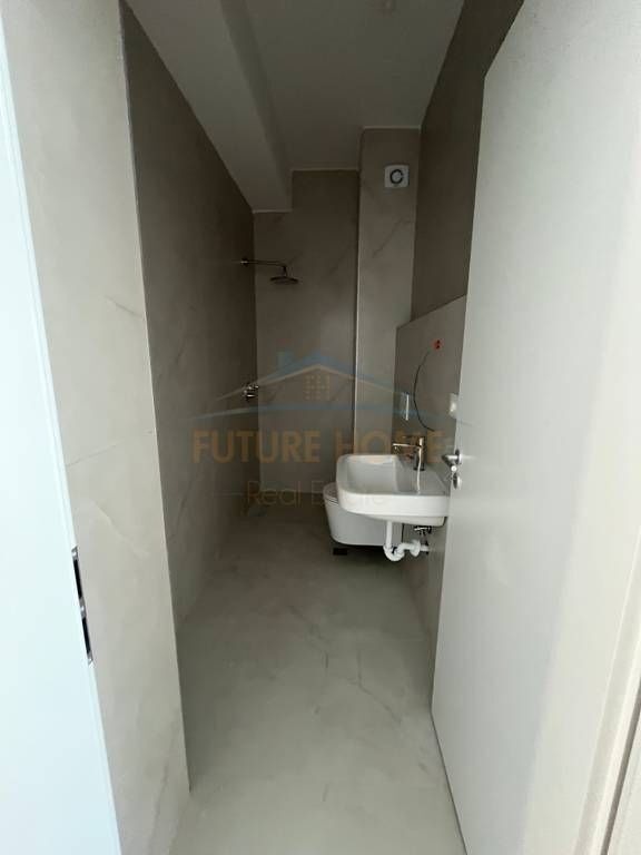 In vendita, Appartamento 1+1, Complesso Kadiu, Tirana