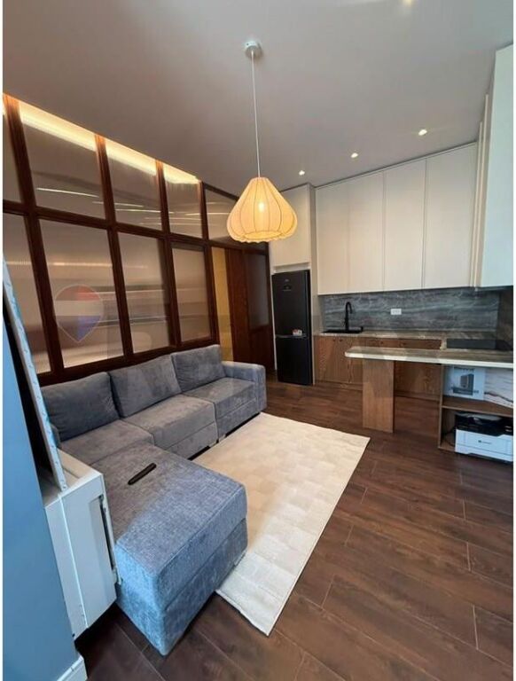 Apartament - Për Qira - 9 Katëshet, Tiranë