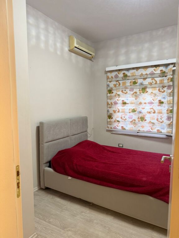 Jepet me qira apartament 2+1 te pazari i ri