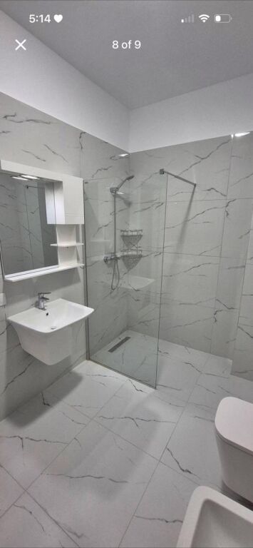 Apartment 2+1, Kamez!