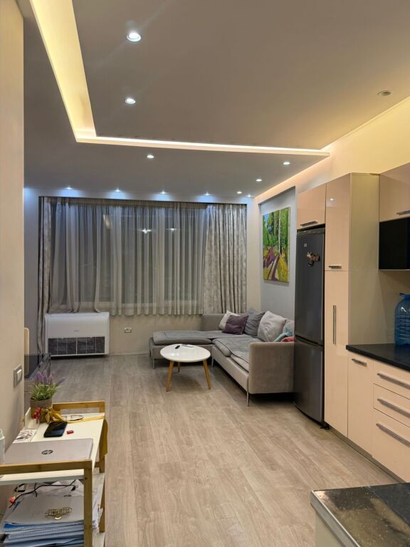 Jepet me qira apartament 2+1 te pazari i ri