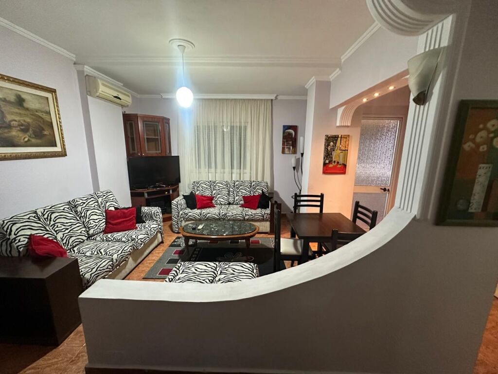 🏢Laprake,prane Klinikes Mjekesore Glob jepet me qera apartament 2+1,i mobiluar 55,000Leke