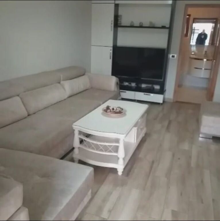 APARTAMENT 1+1. 40000 LEKE. ISH FUSHA E AVIACIONIT