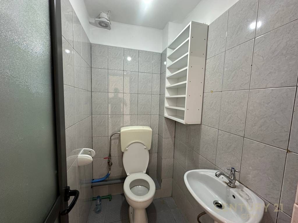 JEPET ME QIRA – AMBIENT KOMERCIAL DUPLEX NË RRUGËN ISLAM ALLA