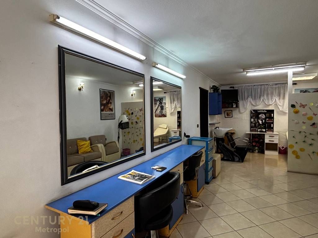 Jepet me qira ambient komercial 31 m² tek Rruga e Barrikadave