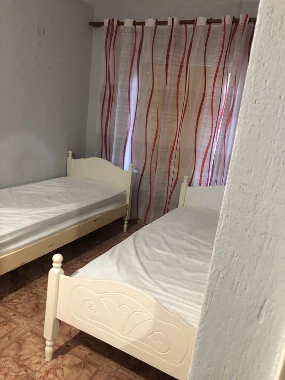 APARTAMENT 1+1. 35000 LEKE.ZOGU I ZI