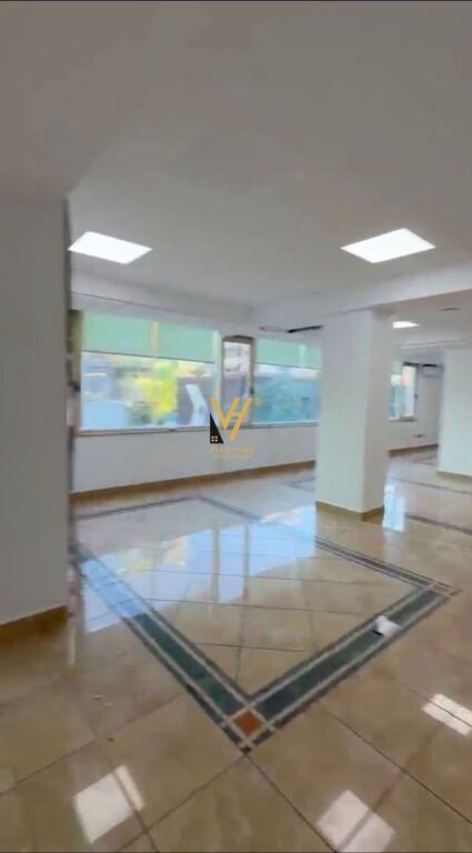 JEPET ZYRE 330 M2 ME QIRA NE BLLOK 4.000 EURO
