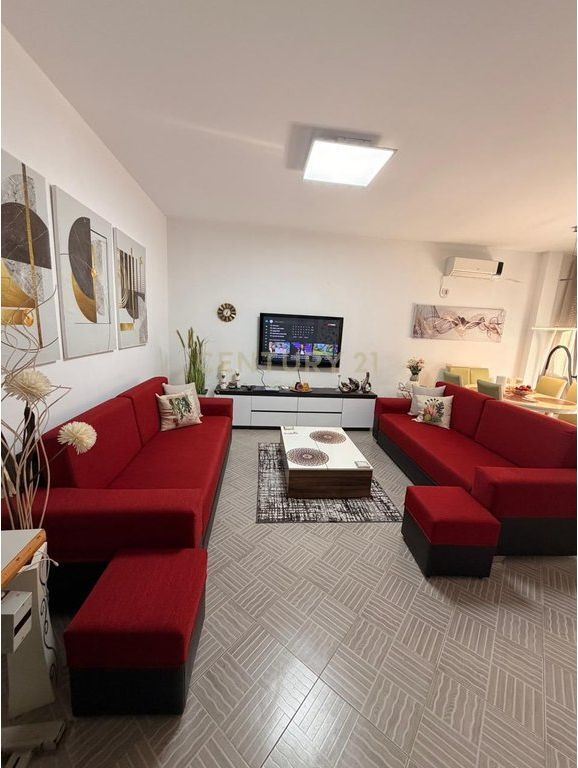 Jepet me qera apartament 1+1 Astir
