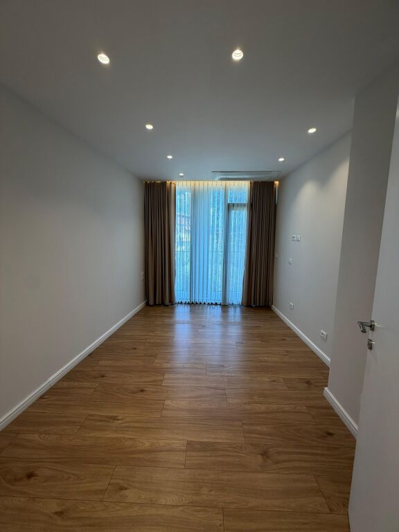 🏢 OFFICE SPACE FOR RENT – LAKE VIEW