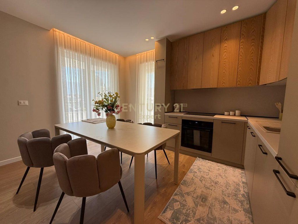 Apartament 2+1 me qira te Donika Center