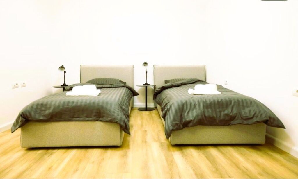 🏡 ME QIRA | APARTAMENT 2+1 – QENDËR TIRANË ✨