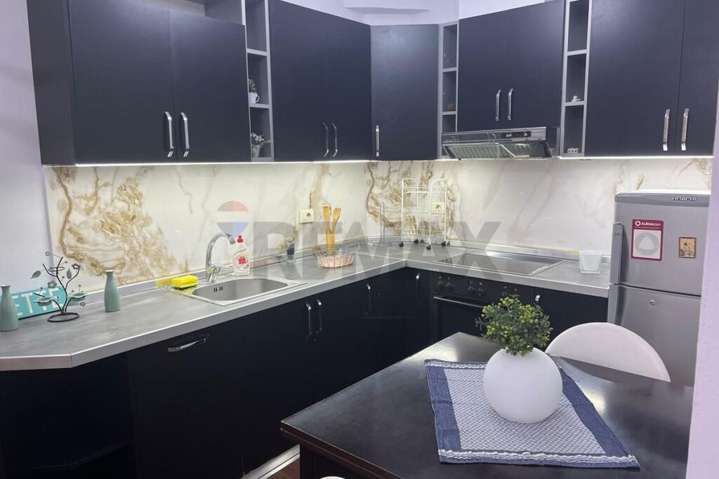Apartament - Për Qira - Ish Tregu Elektrik, Tiranë