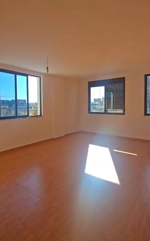 Apartament 2+1 per SHITJE: Prane rruges se Durresit (Zogu i Zi)