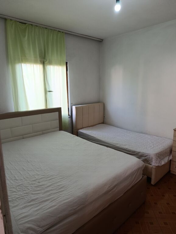 Rent | Shtëpi private 1 + 1 | Rruga Njazi Meka | 350 €/month