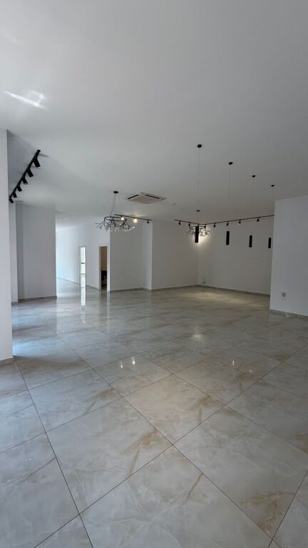 Business premises for rent at Pharmacy 10