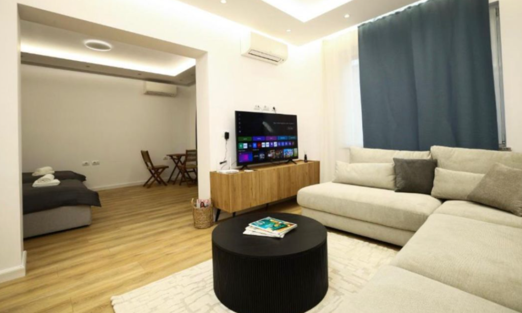 Jepet me Qira Apartament 2+1 – Qendra e Tiranës (Pranë Lebon)
