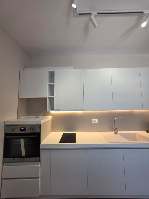 Jepet me qera Apartament 1+1 te 5 Maj/ Rezidenca Tirana Uptown