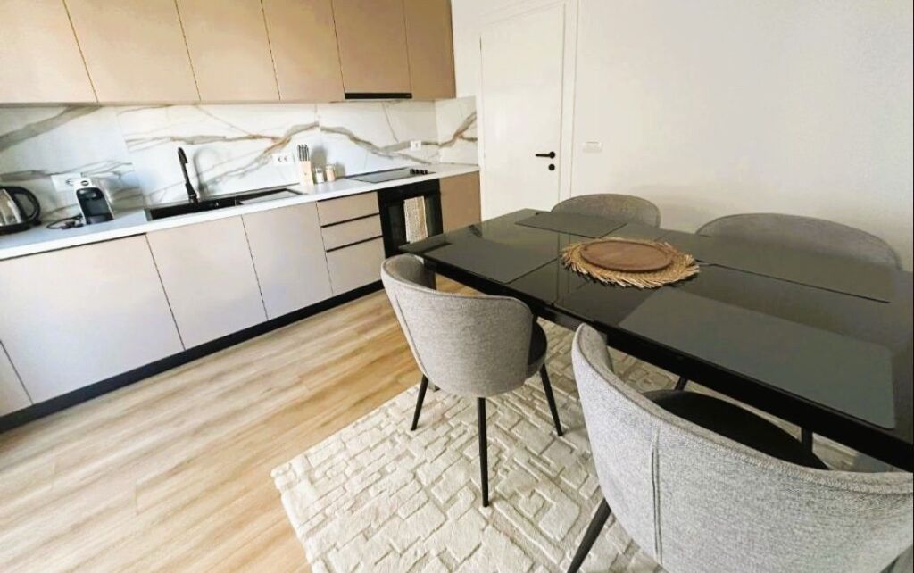 🏡 ME QIRA | APARTAMENT 2+1 – QENDËR TIRANË ✨