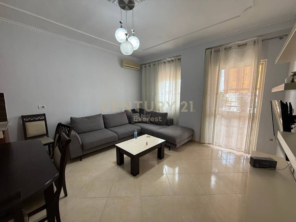 5 MAJI, APARTAMENT 2+1 PER QIRA