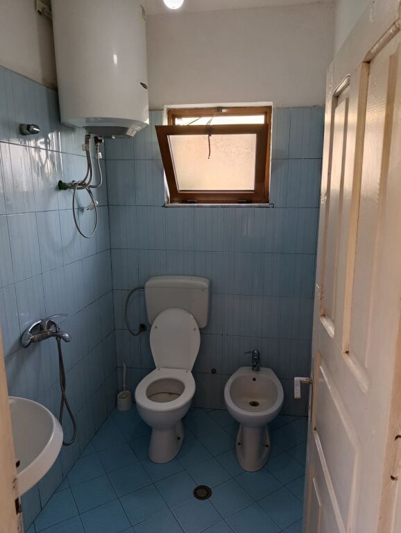 Rent | Shtëpi private 1 + 1 | Rruga Njazi Meka | 350 €/month