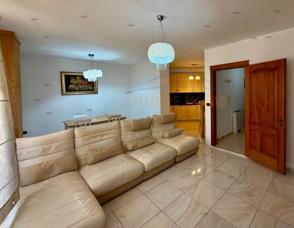 Shitet , Apartament 2+1+Garazh , 21 Dhjetori , Tirane