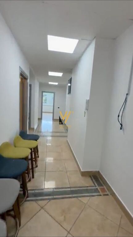 JEPET ZYRE 330 M2 ME QIRA NE BLLOK 4.000 EURO