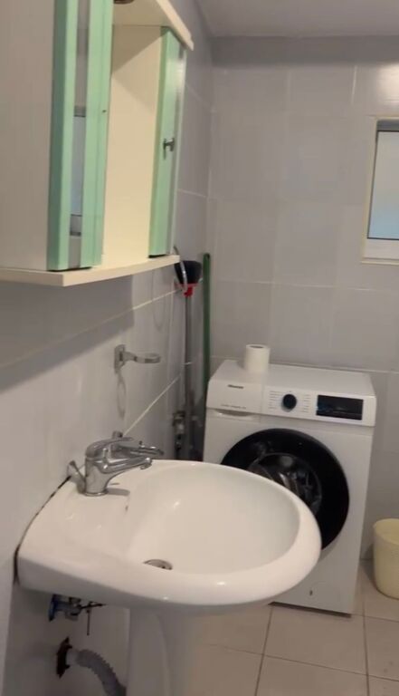 Apartament 2+1 me qera tek Shkolla Gjon Buzuku ne Kinostudio