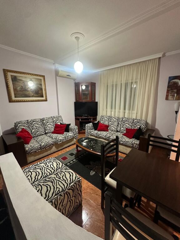 🏢Laprake,prane Klinikes Mjekesore Glob jepet me qera apartament 2+1,i mobiluar 55,000Leke