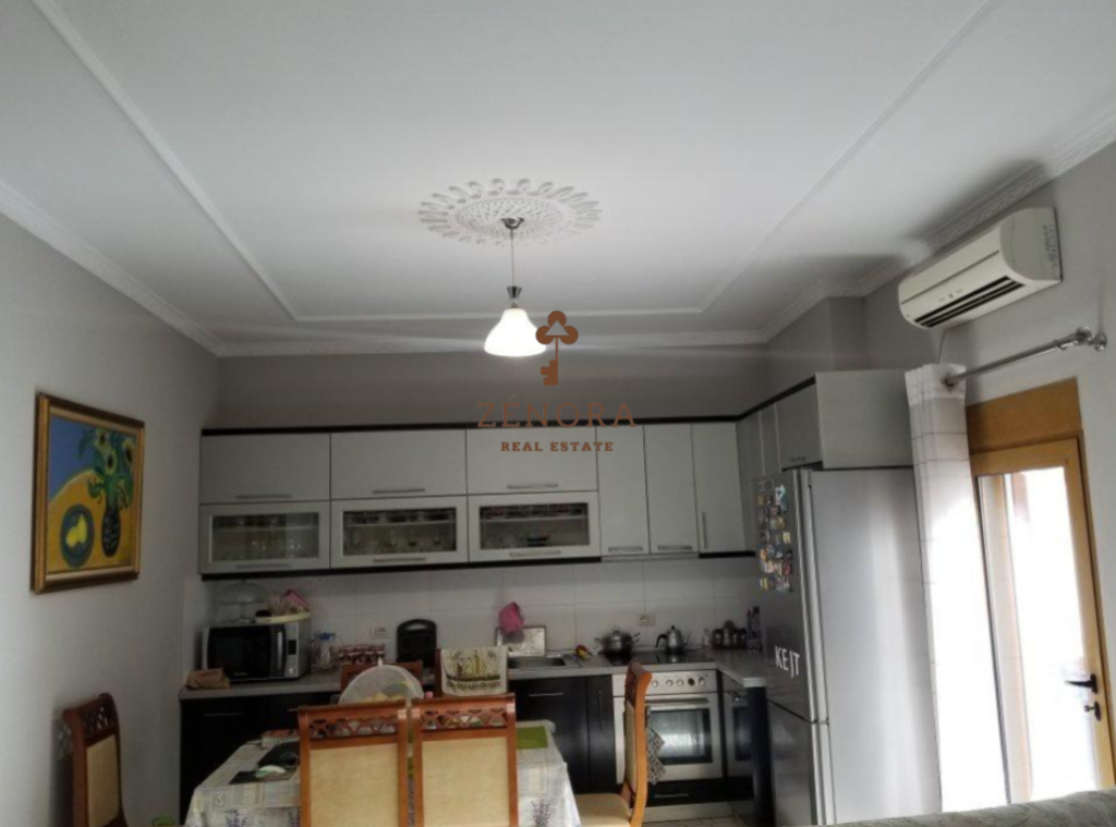 Shitet vilë 6-katëshe në Selitë, Tiranë (G51116TR)