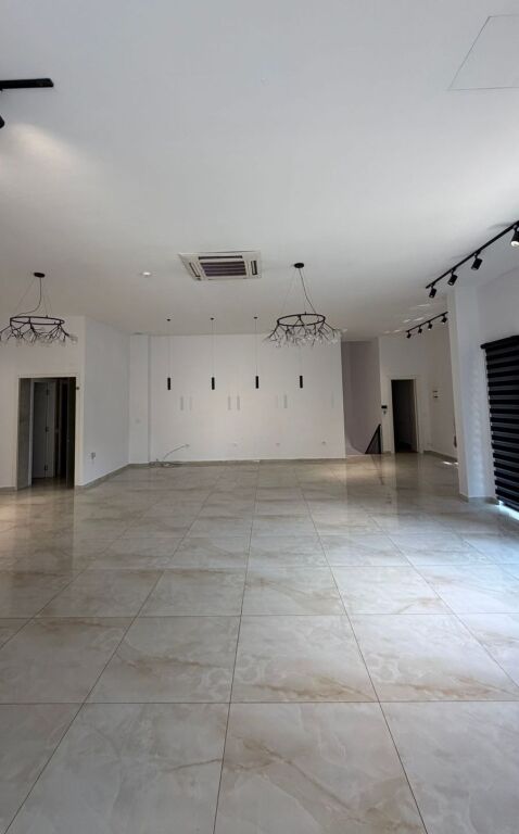 Business premises for rent at Pharmacy 10