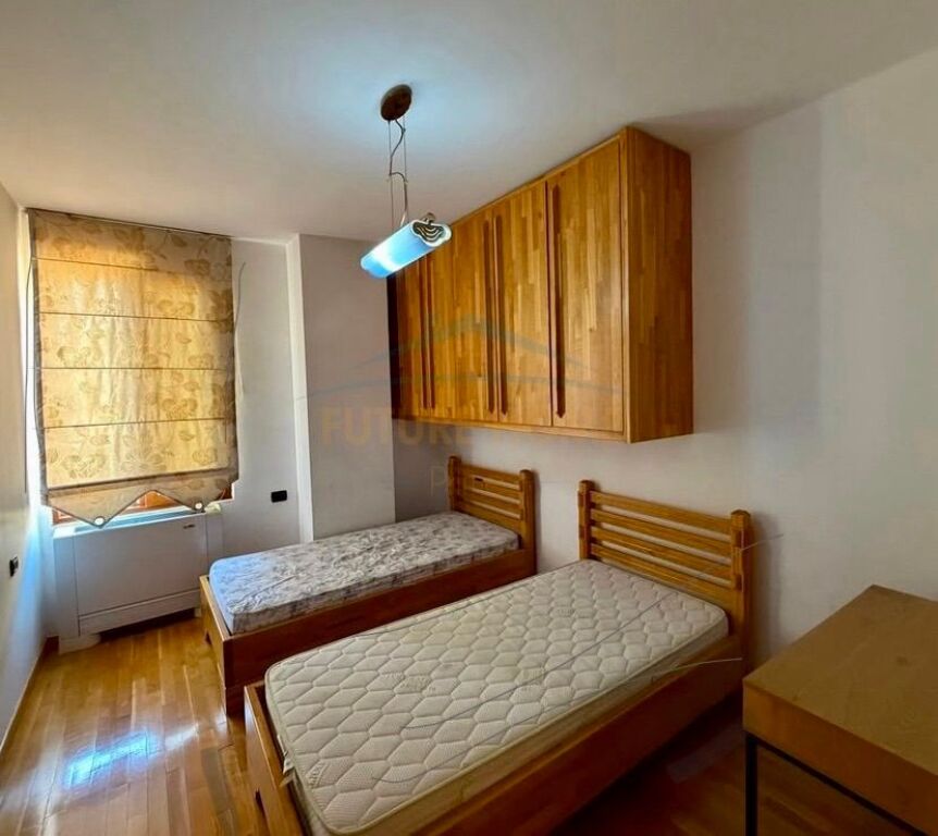 Shitet , Apartament 2+1+Garazh , 21 Dhjetori , Tirane