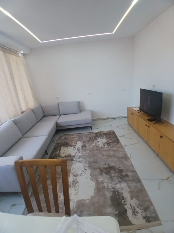 🏡 **SHITET APARTAMENT 1+1 PRANË BASHKISË** ✨