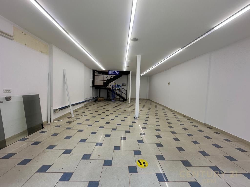 JEPET ME QIRA – AMBIENT KOMERCIAL DUPLEX NË RRUGËN ISLAM ALLA
