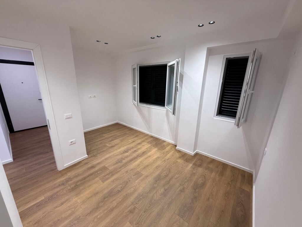 🏡 Apartment 1+1 for sale  📍 Muhamet Gjollesha St. (21 December)  🏢 4th floor, with elevator.  📐 Area: 60 m² net  💶 Price: €155,000