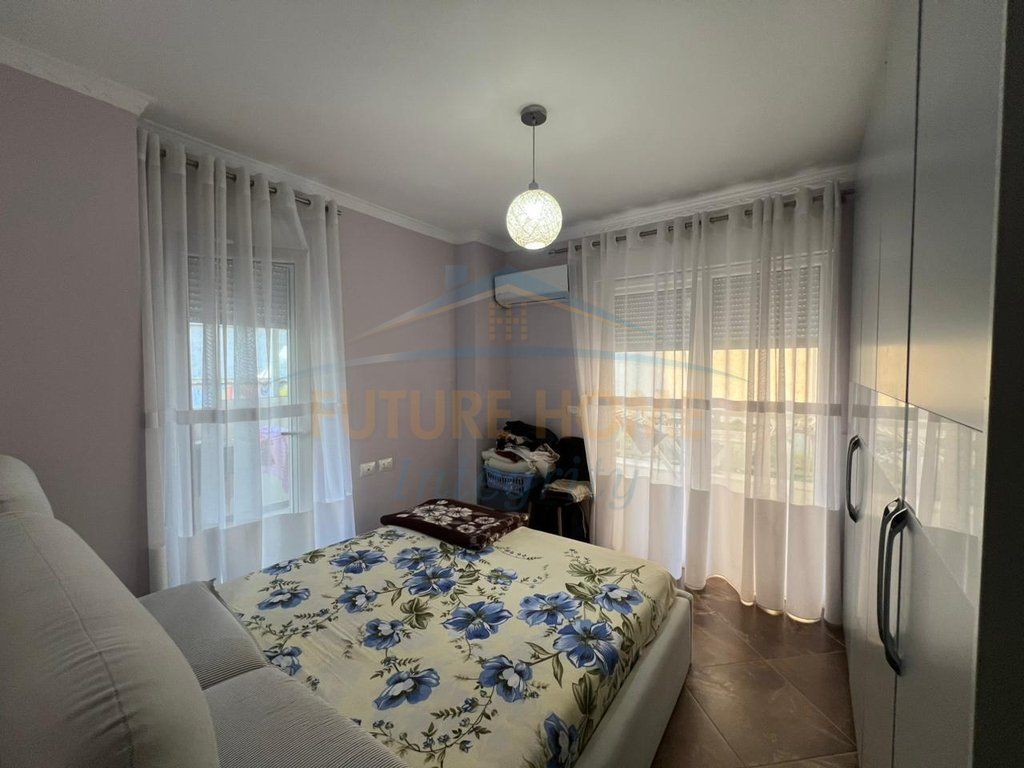 Shitet 2+1+2+Verandë, Liqeni i Thatë. AL70876