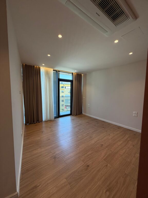 🏢 OFFICE SPACE FOR RENT – LAKE VIEW